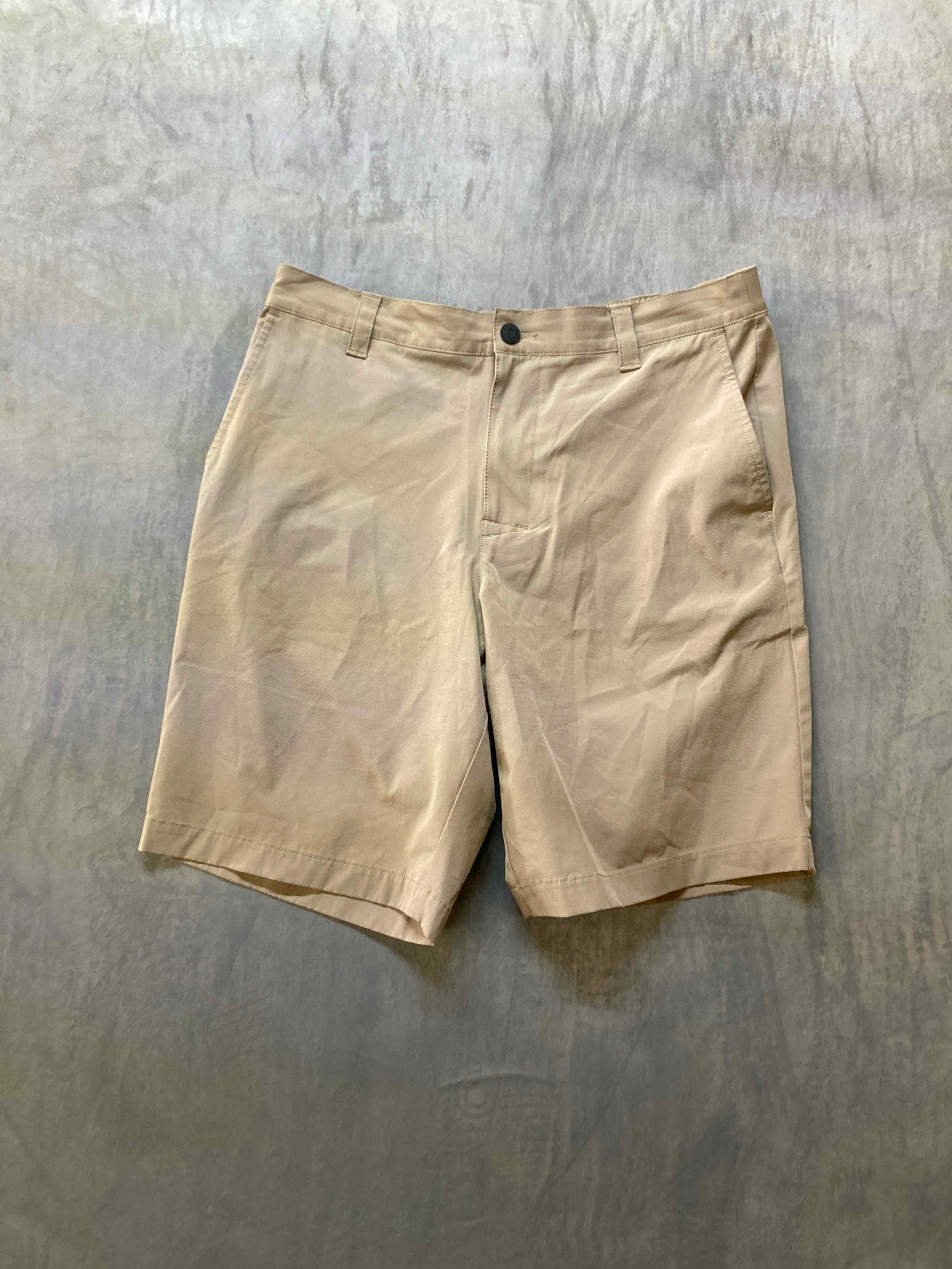 Banana Republic Men's Khaki golf shorts Size 34
